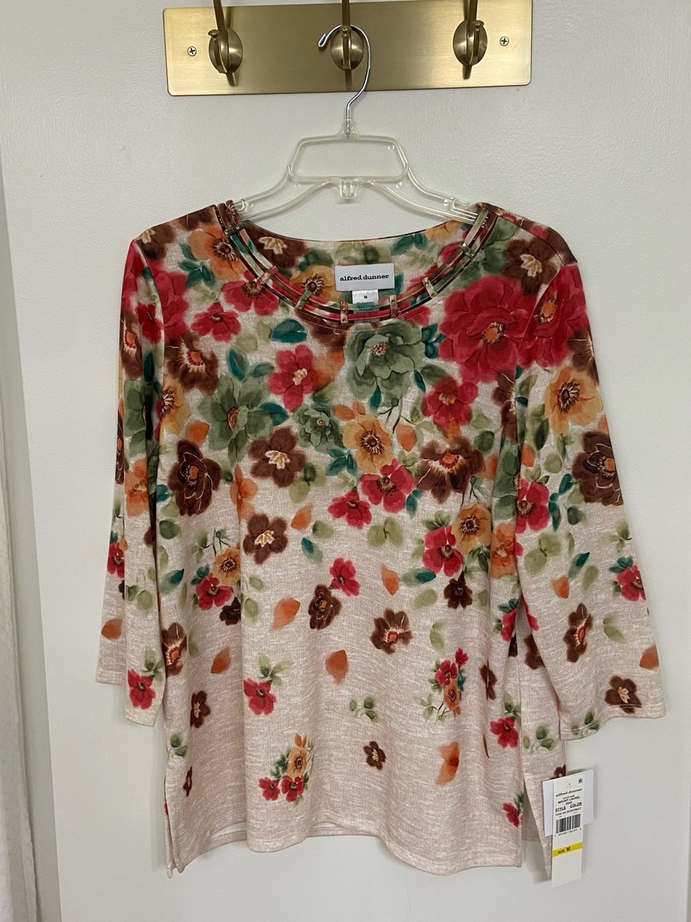 Alfred Dunner Mount Laurel Floral Top Women’s M NWT 3/4 Sleeve Embellished Neck